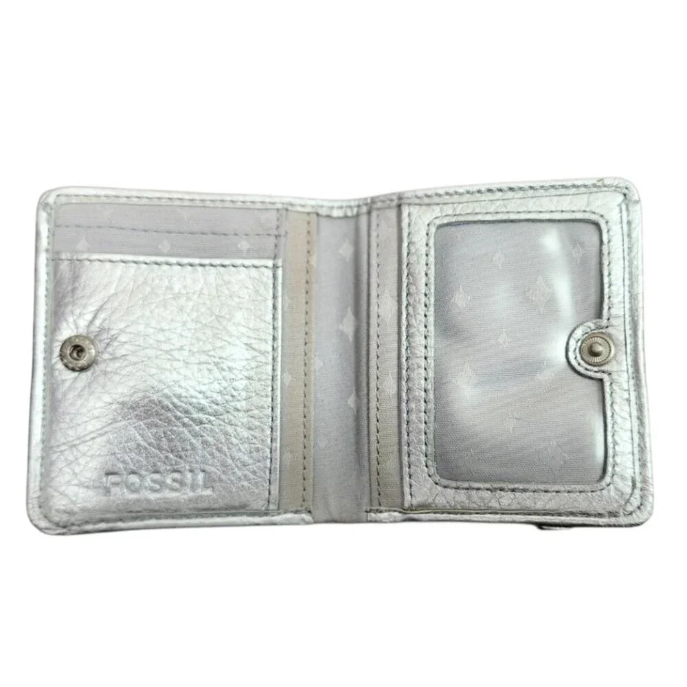 Fossil Silver Metallic Leather Bifold Wallet Keyhole Logo Zip Coin Pocket Card